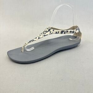 Crocs Sexi Flip Leopard Print in Charcoal t strap women's size 8 comfort Shoes